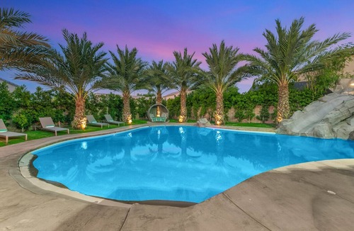 Coachella House | The Bungalow - Unique desert tropical experience, Giant pool with slide