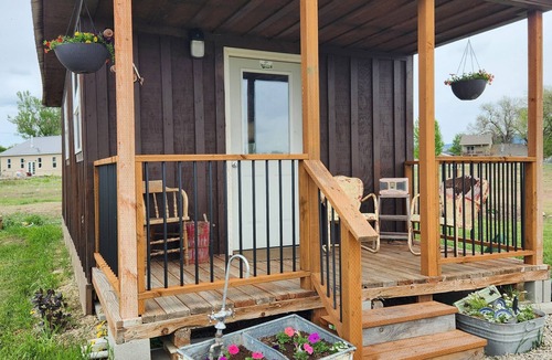 Stevensville Cabin | The Bunkhouse Tiny home with a farm feel.with WiFi,and AC.