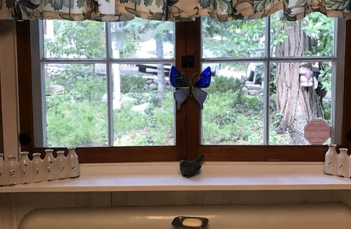Lake Arrowhead House | The Butterfly Cottage - Charming, Quaint Close To All Attractions!