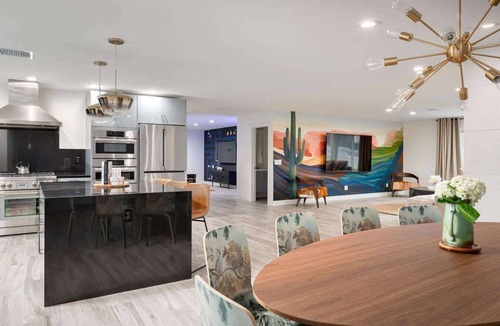 Tonka Vista House | The Claremont: Chic Luxe, Putting Green & Pool