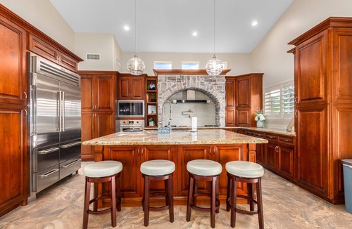 Gilbert House | The Grand Saguaro, Heated Pool, Hot Tub, Pickleball, Sleeps 27