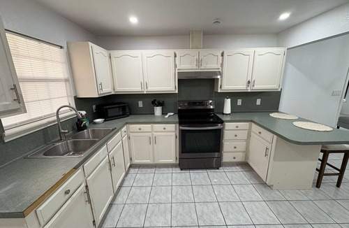 Brownsville House | THE HOME OF THE EXPLORERS ,close to SpaceX,Rio grande LNG ,Port Isabel,airport