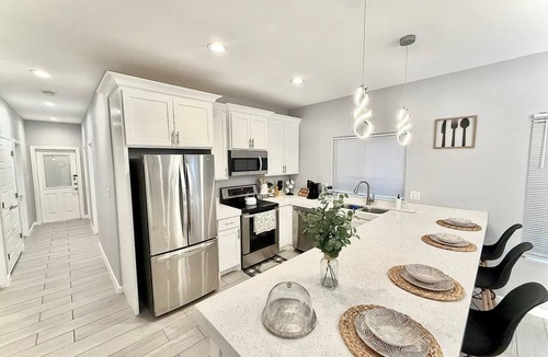 Brownsville House | The house Wren! A beautifully modern duplex house centrally near all attractions