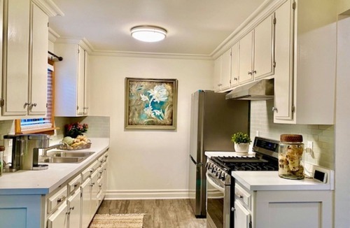 East Side Costa Mesa Condo | The Islander: Tropical 2-bed home in Vibrant Eastside Costa Mesa
