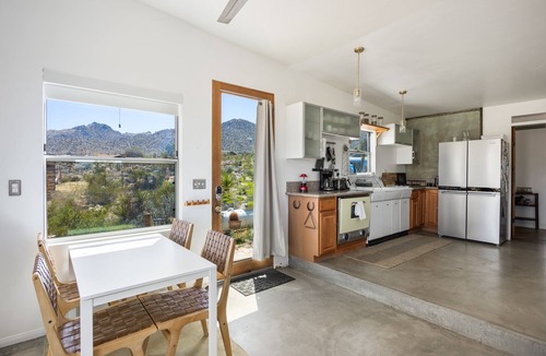 Joshua Tree Highlands House | The Jensen- Peaceful home with the most INCREDIBLE views