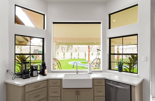 Glendale House | The Lazy Palm: Private Lazy River & Pickleball