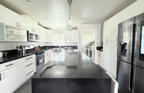 North Central House | The Lotus, A 3-bedroom house in enchanting Pasadena with AC