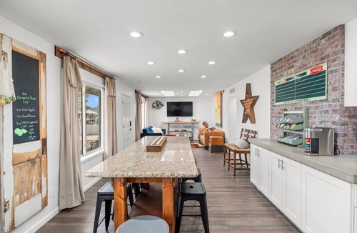 Paradise Plaza House | The Marilyn | Timeless Phoenix Hideaway