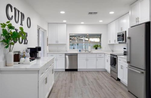 Camelback East House | The No Bad Days Villa - Family Retreat -Central