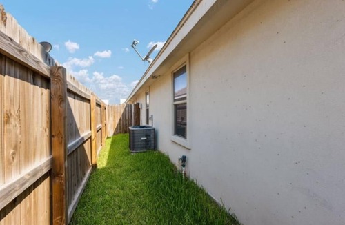 Edinburg Apartment | The Oaks. Spacious 3Br/2Ba.Gated/Parking