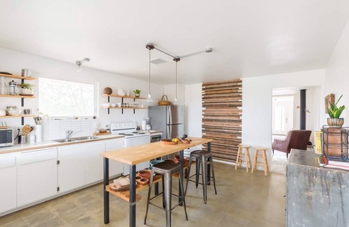 Yucca Valley House | The Ocotillo, Secluded Stargazing, Pool, Hot Tub, Art Gallery & Pets!