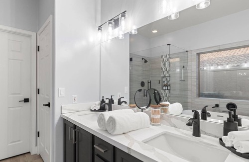 Paradise Valley Village House | The Olive House on the mountain with Noon checkout and low cleaning fee!n