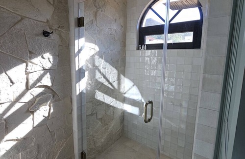 Valle de Guadalupe Bed & Breakfast | The Panorama Premium Suite at Chateau Del Valle