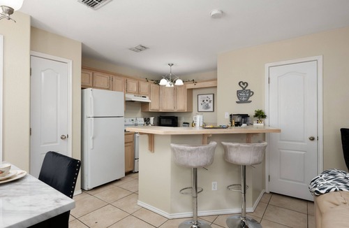 Harlingen Condo | The Parisian Keyless Condo 4 min from Airport and Hospitals