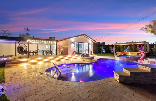 Fairway Park House | The PinkPalm 3, Heated Pool!, 6 min to Old Town!