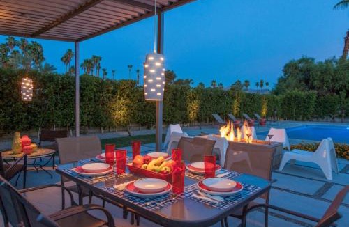 Palm Springs House | The Popsicle House - SWEET Mid Century Modern Home