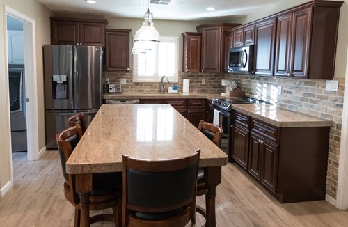 Mesa House | The Rexford-4 bdrm, Pool, Pickleball Court, Basketball