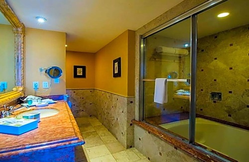 Marina Resort | The Ridge at Playa Grande Owners Master Suite 1B2B