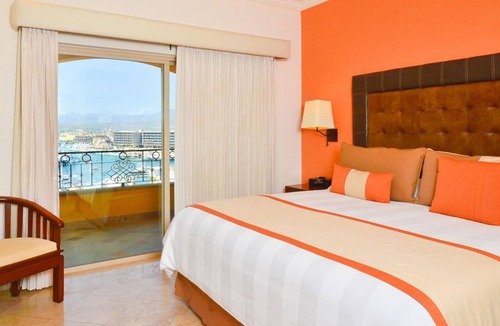 Marina Resort | The Ridge at Playa Grande Owners Master Suite 1B2B