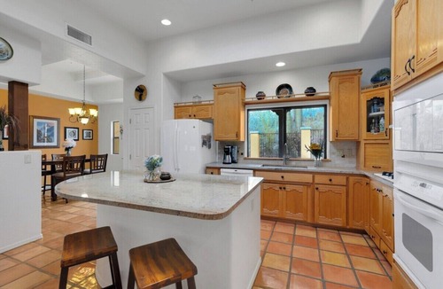 Tucson Estates House | The Saguaro House - Spacious Tucson Getaway - 4 Beds - Mountain Views - Sleeps 8