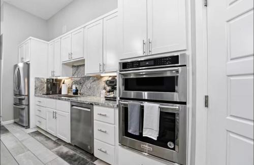 Edinburg House | The Smart Home, Pool paradise, 5min to UTRGV, 4BR 3BA