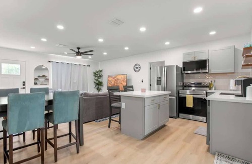 Encanto House | The Spot at Tenth Midtown 3BR Home + Private Yard