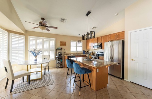 Cottonflower House | The Sun Goddess: 3-Bedroom Oasis with Private HEATED Pool. Close to Everything!