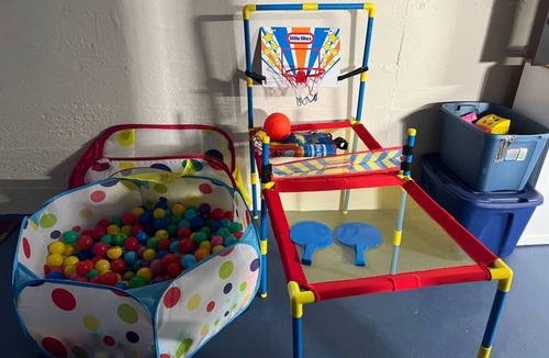 East End House | The Sunflower Home- Game Room & Hot Tub! Pet Friendly: Dogs & Cats are welcome!