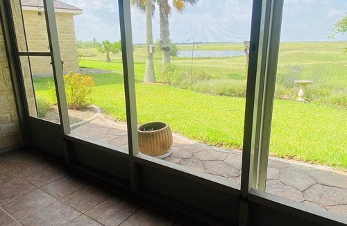 Laguna Vista Villa | The Sunset Villa at GC-76 TP