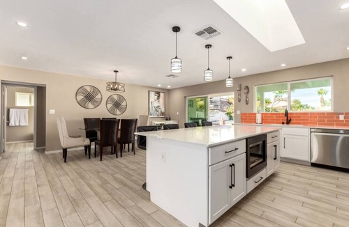 Paradise Valley Village House | The Valley View- Heated Pool/Hiking/Rooftop/Gym/WFH
