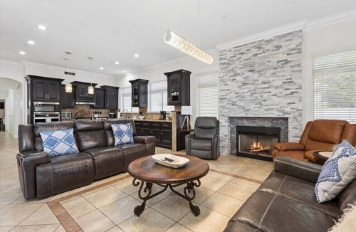 Arrowhead Lakes House | The Waterfront Manor