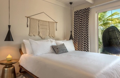 Uptown Design District Hotel | The Weekend by AvantStay