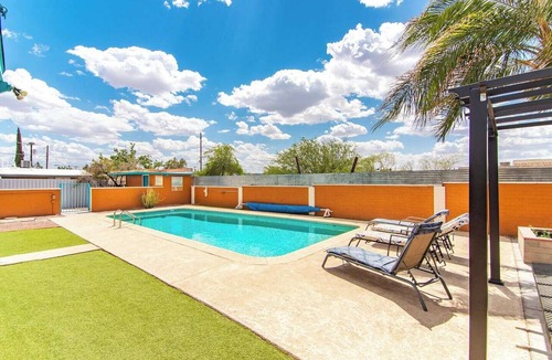 Midtown Apartment | This centrally located 3 bedroom 2 bathroom features a full size pool and electric vehicle charging on site.