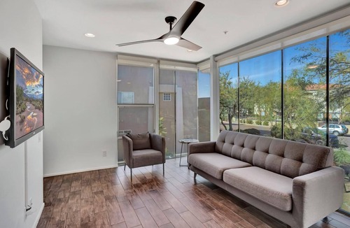 Security Acres House | This fully updated, three-story contemporary townhome is the perfect spot for business or a getaway