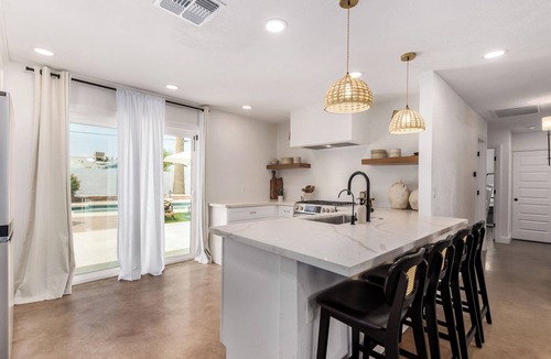 Papago Parkway House | This house is a 3 bedroom(s), 2 bathrooms, located in Scottsdale, AZ.