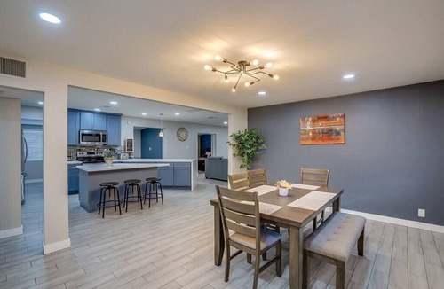 New Papago Parkway House | This house is a 4 bedroom(s), 3 bathrooms, located in Scottsdale, AZ.