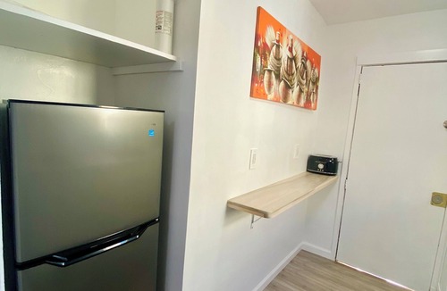 Downtown Phoenix Cottage | Tifany blue door cotage with AC in Phoenix E