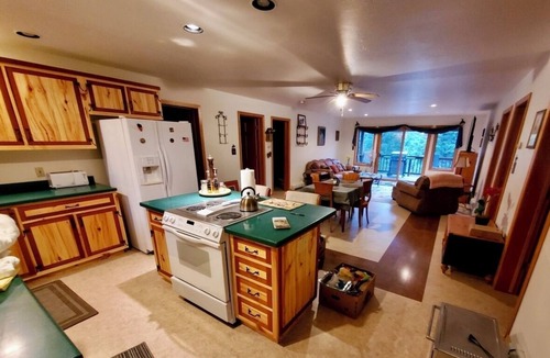Trout Creek House | Timber Ridge Retreat-4 bedroom,2 bathroom home close to town