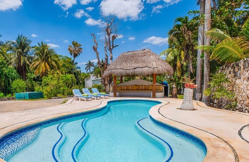 Akumal House | Timeless Oceanfront Villa with Pool in North Akumal