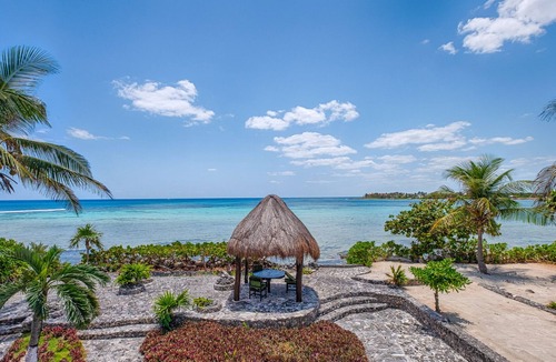 Akumal House | Timeless Oceanfront Villa with Pool in North Akumal