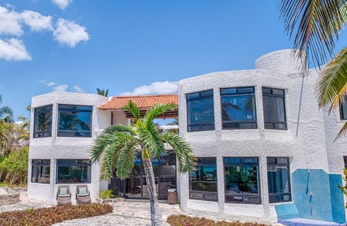 Akumal House | Timeless Oceanfront Villa with Pool in North Akumal