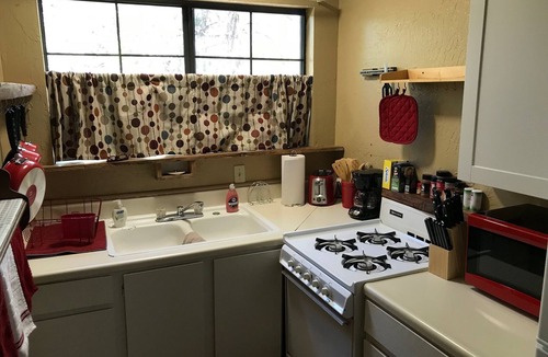 Idyllwild Apartment | Tiny Mountain Cabin under the pines. Close to town. Dogs ok.