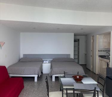 Club Deportivo Apartment | Torres gemelas - Suite equipada con vista a la bahía
