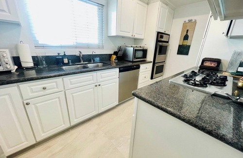 North Redondo House | Tranquil 2-bedroom townhome near Hermosa Beach and Redondo Pier. Pet friendly!