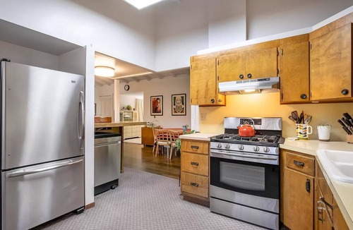 Upper East Cabin | Tranquil 3 bedroom 2 bath house with Central AC