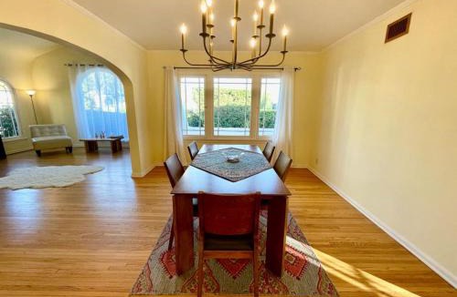Mid-Wilshire House | Tranquil Comfortable 2BR Home Mid Wilshire