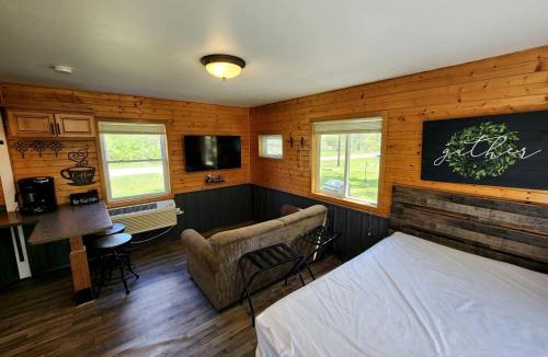 Trempealeau House | Tranquil Cottage with Picnic Table and Fire Ring in Trempealeau, Wisconsin