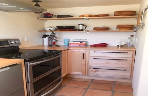 Shadow Hills Cabin | Tranquil Equestrian Retreat in Shadow Hills – Ideal for Extended Stays