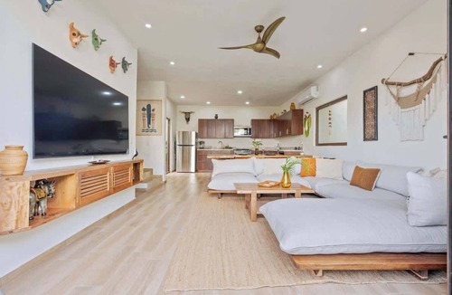 San Francisco House | Tranquil Jungle Retreat: Pool, Bikes, Walk to Town