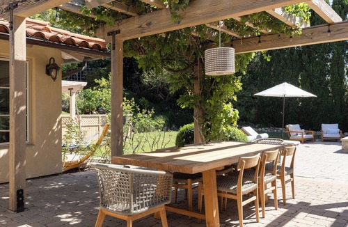 Eucalyptus Hill House | Tranquil Montecito Spanish, minutes to the beach, lower village and hiking